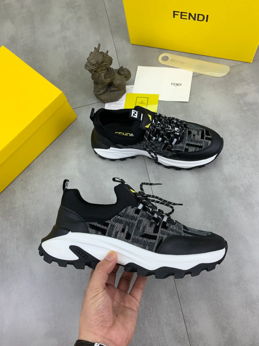 ​Men's shoes 💰P440 💰【New】Little monster 🆘 New FENDI 🕶️🕶️Simple routing effect, showing an elegant and cool driving shoe 🎬Using imported calfskin + first-layer pigskin lining🐂Excellent material🎬Detailed workmanship 🤗Comfortable foot feel➰➰. ​Pair it with any outfit to show your taste and temperament, low-key luxury ♻️Design ​simple and elegant ​noble and fashionable 🍃​Very loved and favored by trendy men 💓❤️Size: 38-44 (45 customized) 3️⃣ colors available